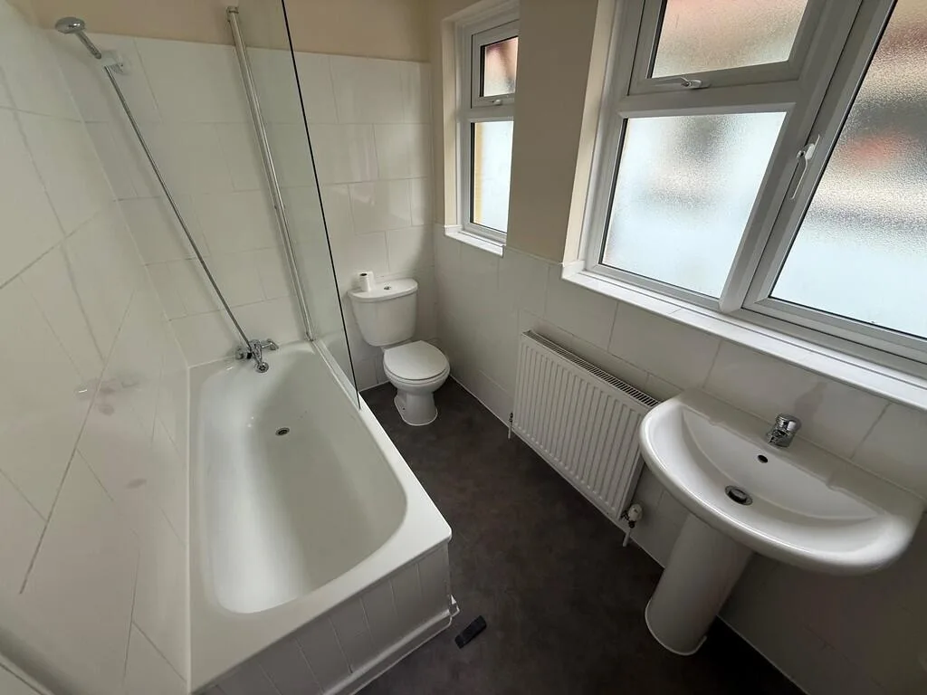 2 bedroom detached bungalow for rent