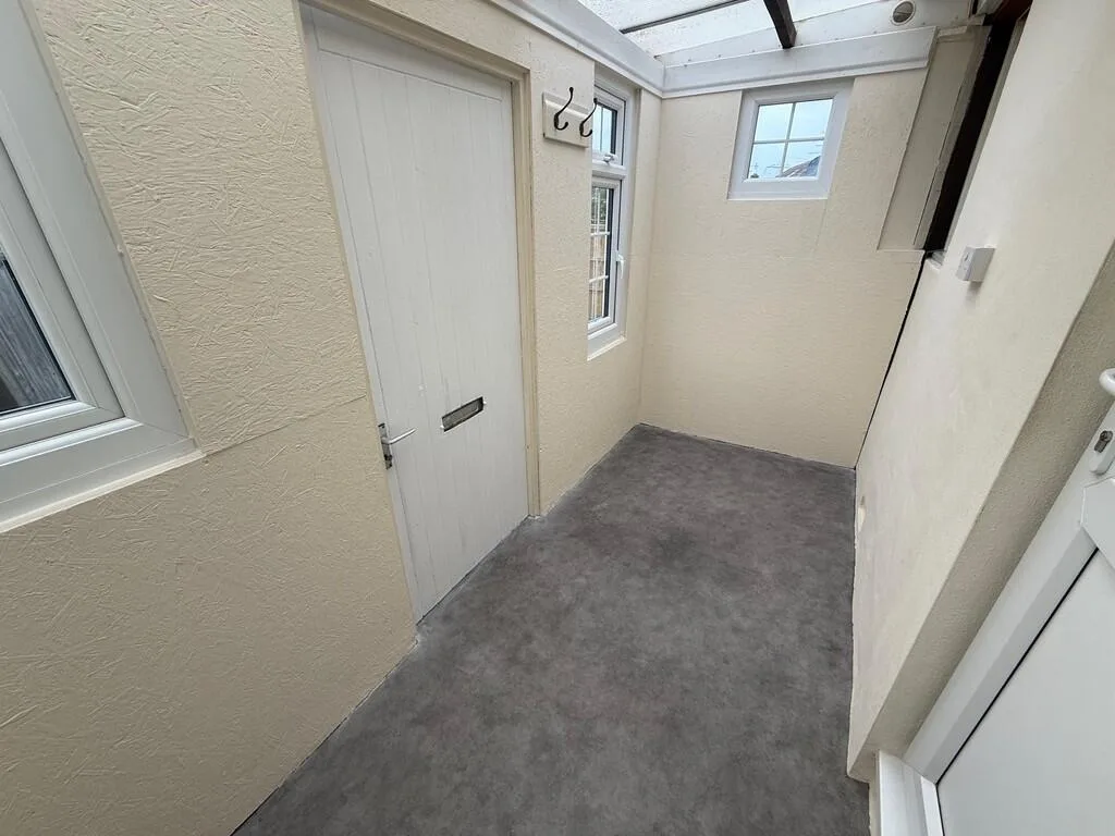 2 bedroom detached bungalow for rent