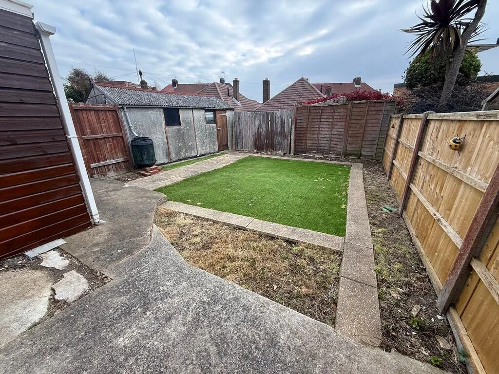 2 bedroom detached bungalow for rent
