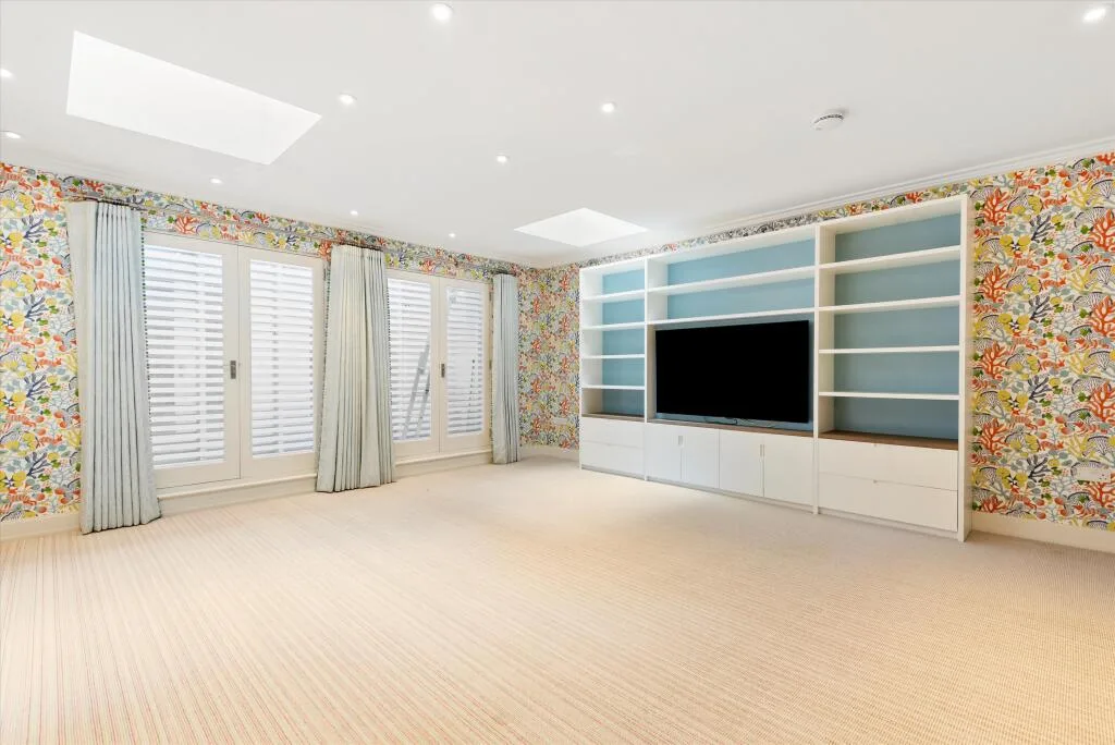 5 bedroom detached house for rent