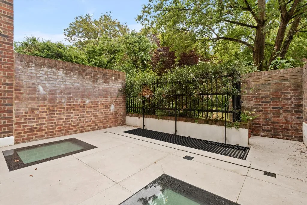 5 bedroom detached house for rent