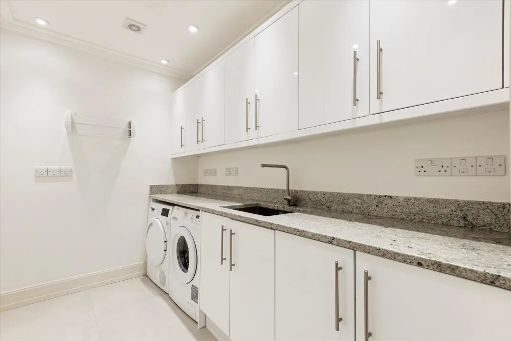 5 bedroom detached house for rent