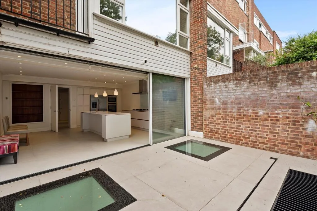 5 bedroom detached house for rent