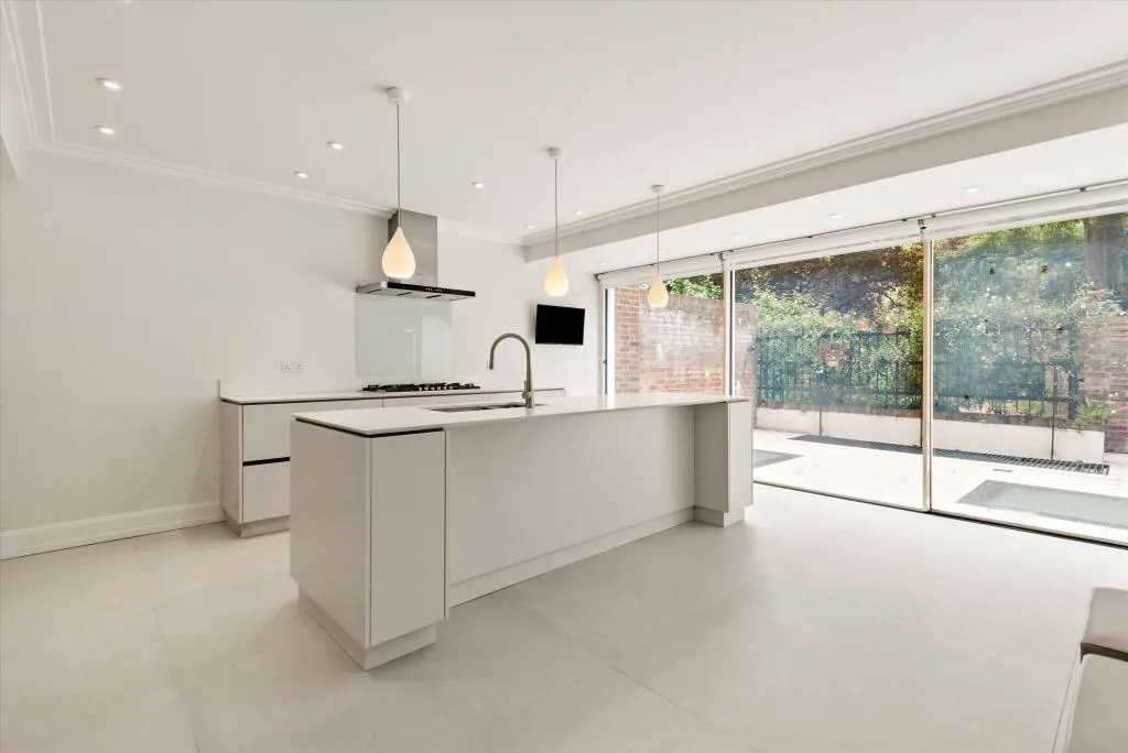 5 bedroom detached house for rent