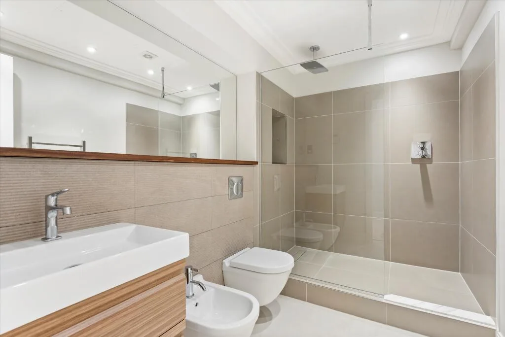 5 bedroom detached house for rent