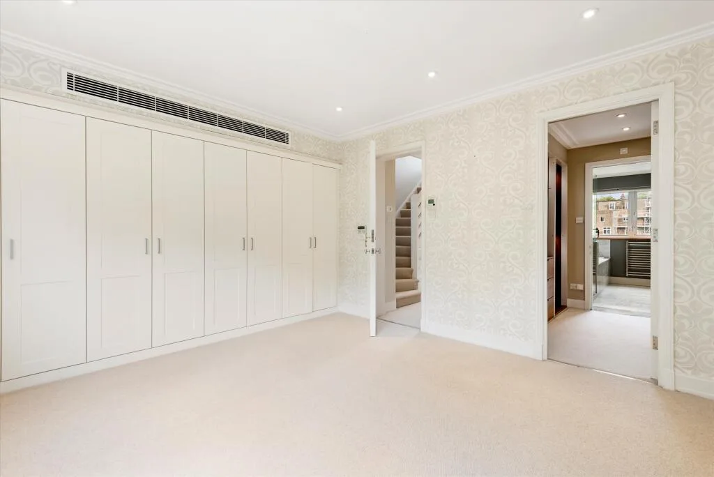 5 bedroom detached house for rent