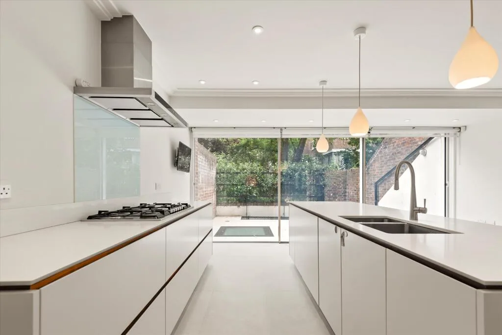 5 bedroom detached house for rent