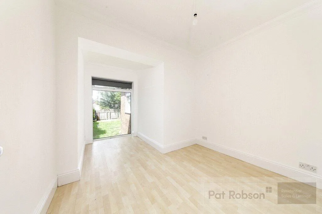 3 bedroom semi-detached house for rent