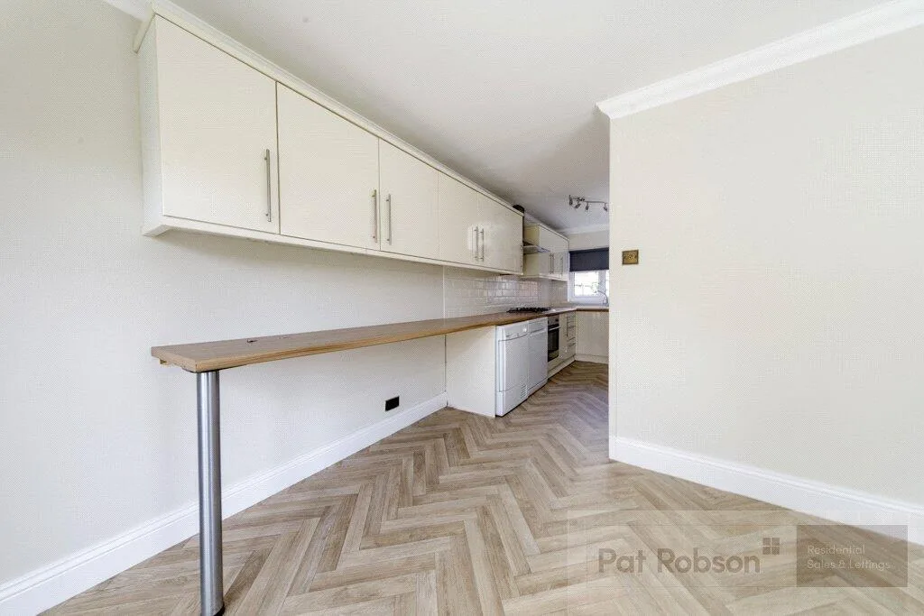 3 bedroom semi-detached house for rent