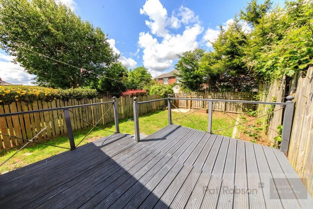 3 bedroom semi-detached house for rent