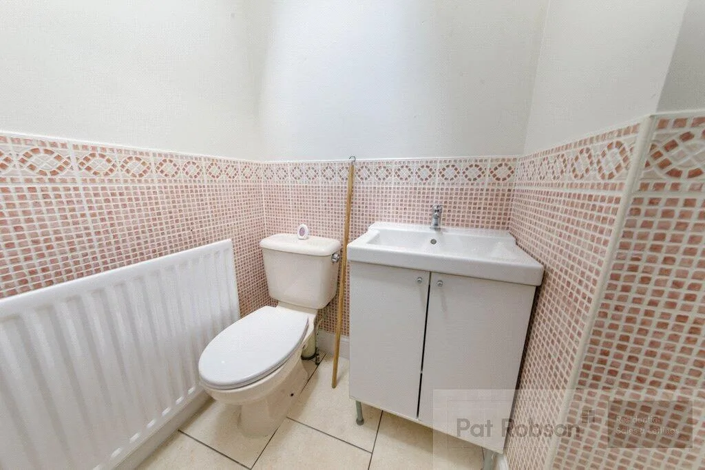 3 bedroom semi-detached house for rent