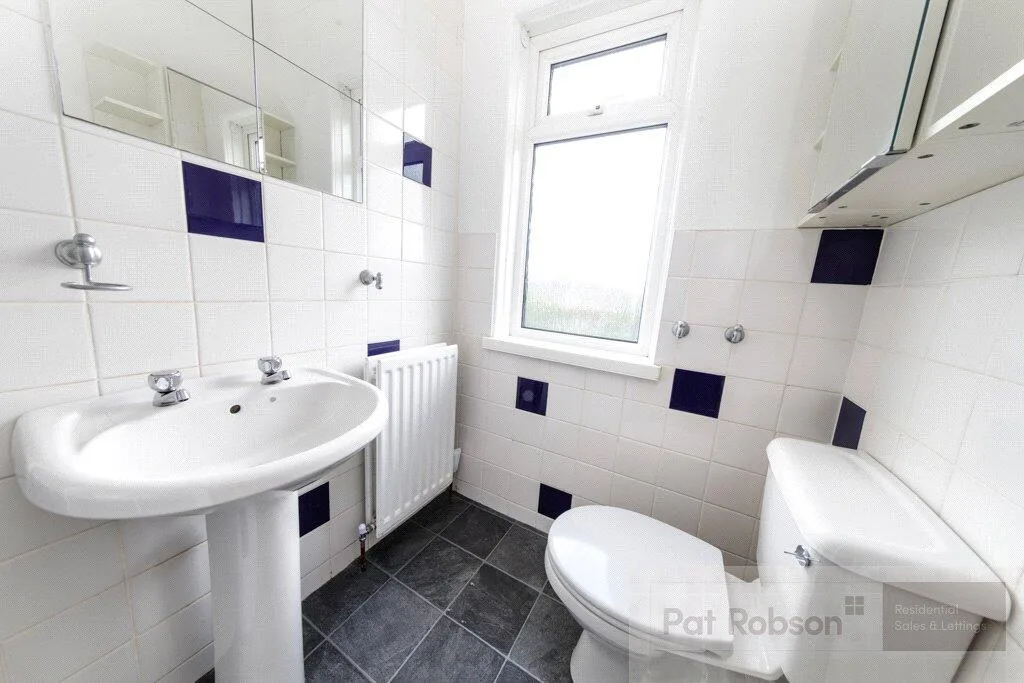 3 bedroom semi-detached house for rent