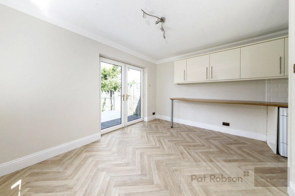 3 bedroom semi-detached house for rent