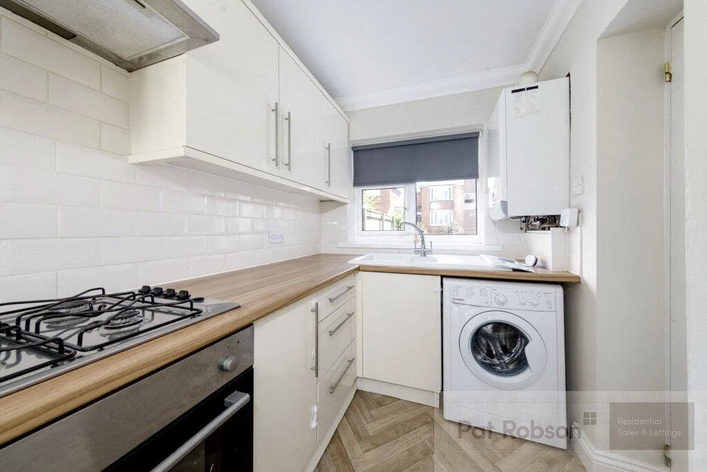3 bedroom semi-detached house for rent