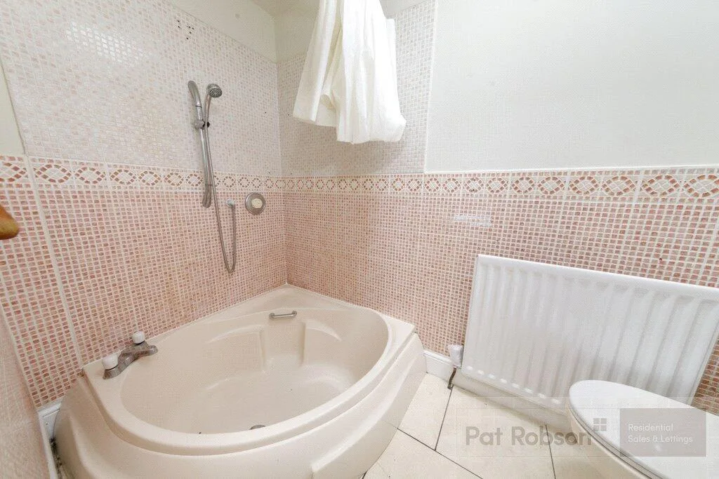3 bedroom semi-detached house for rent