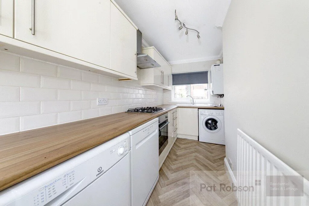 3 bedroom semi-detached house for rent