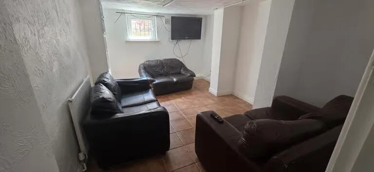 5 bedroom terraced house for rent