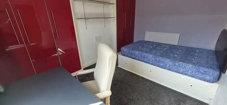 5 bedroom terraced house for rent
