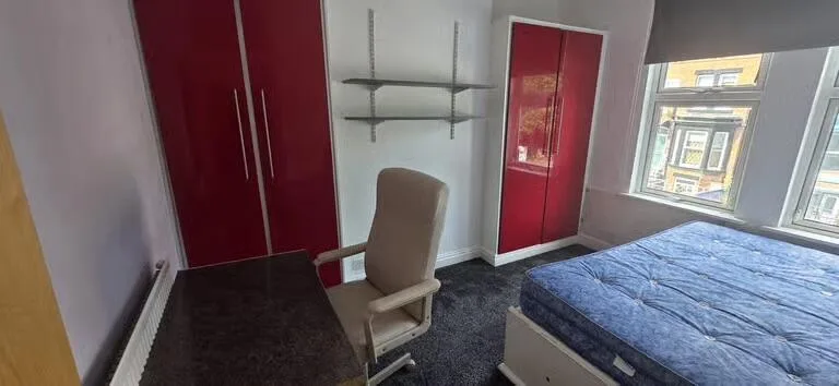 5 bedroom terraced house for rent