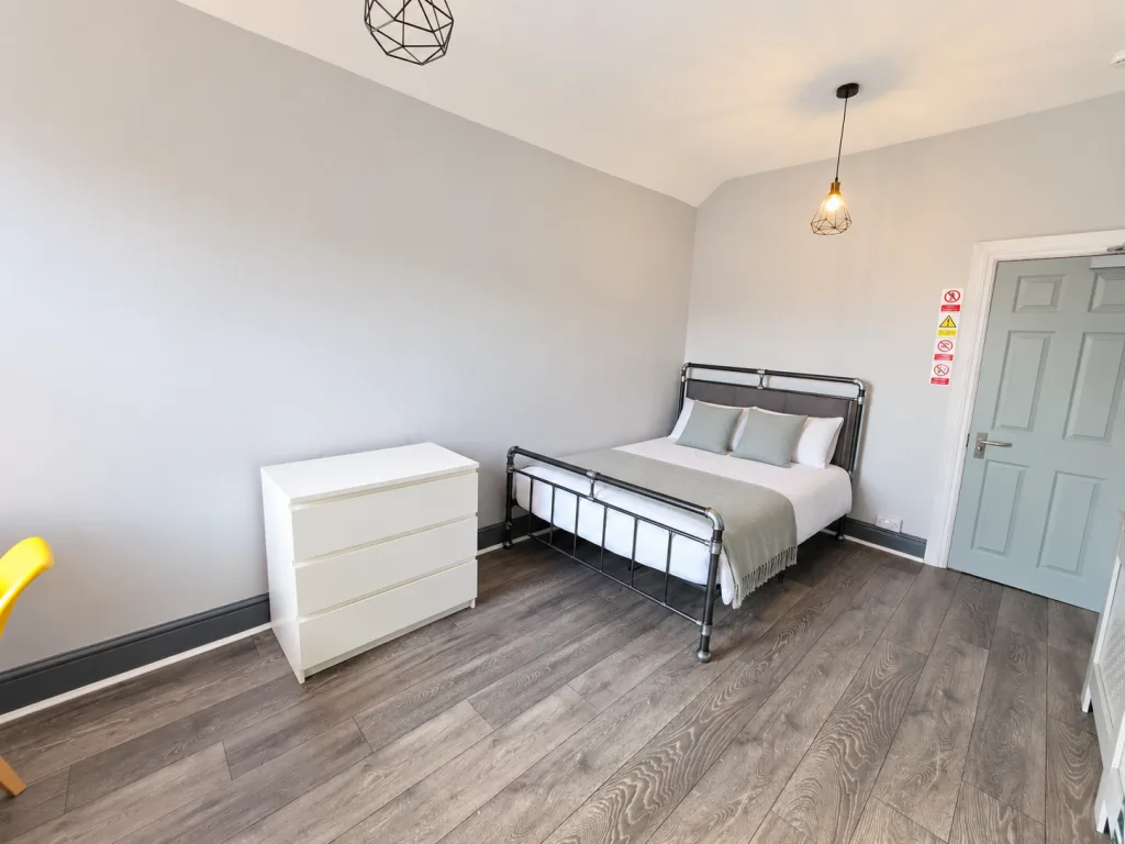 5 bedroom stone house for rent