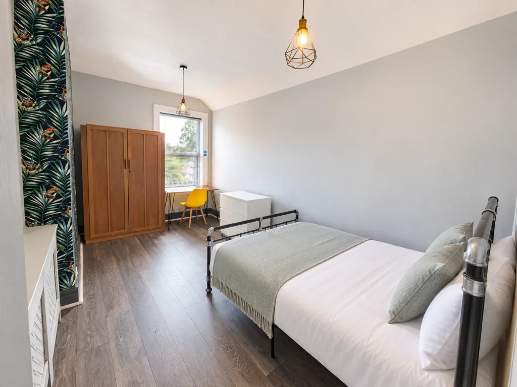 5 bedroom stone house for rent