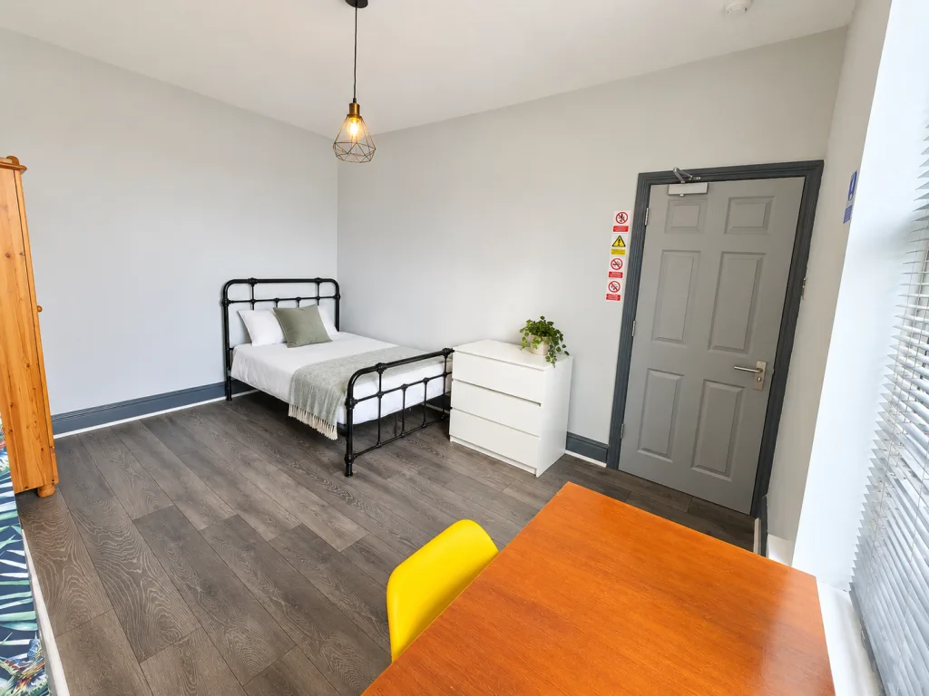 5 bedroom stone house for rent