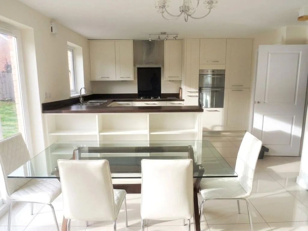4 bedroom detached house for rent