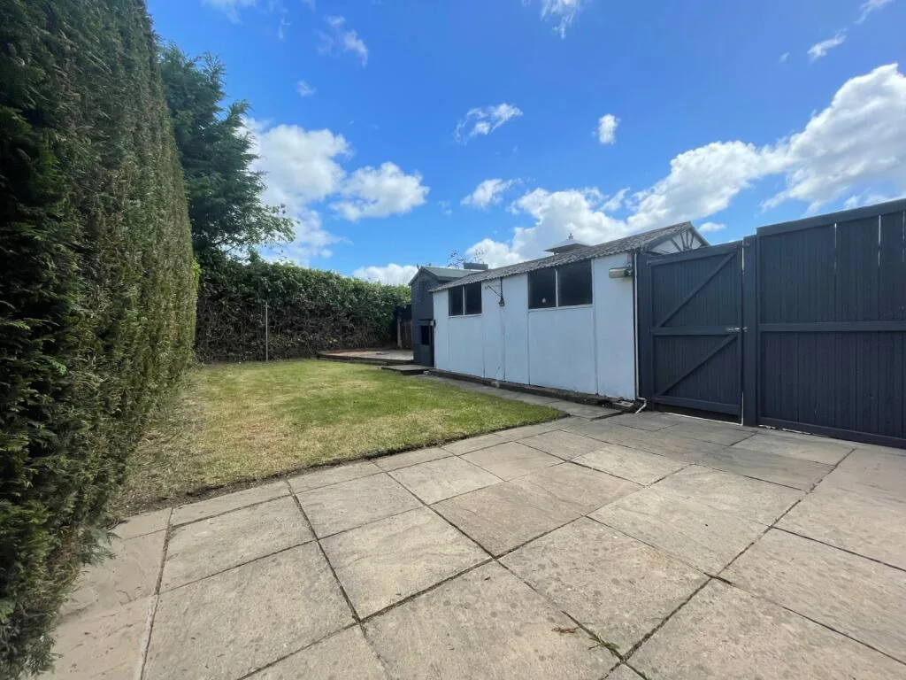 3 bedroom semi-detached house for rent
