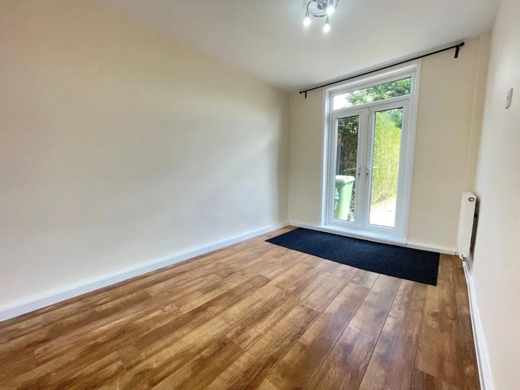 3 bedroom semi-detached house for rent