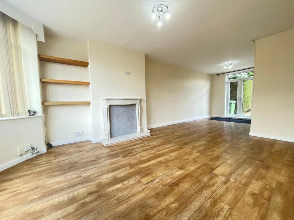 3 bedroom semi-detached house for rent