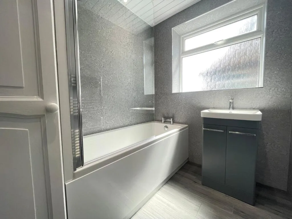 3 bedroom semi-detached house for rent