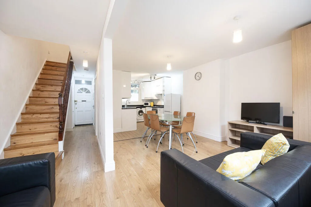 3 bedroom flat for rent
