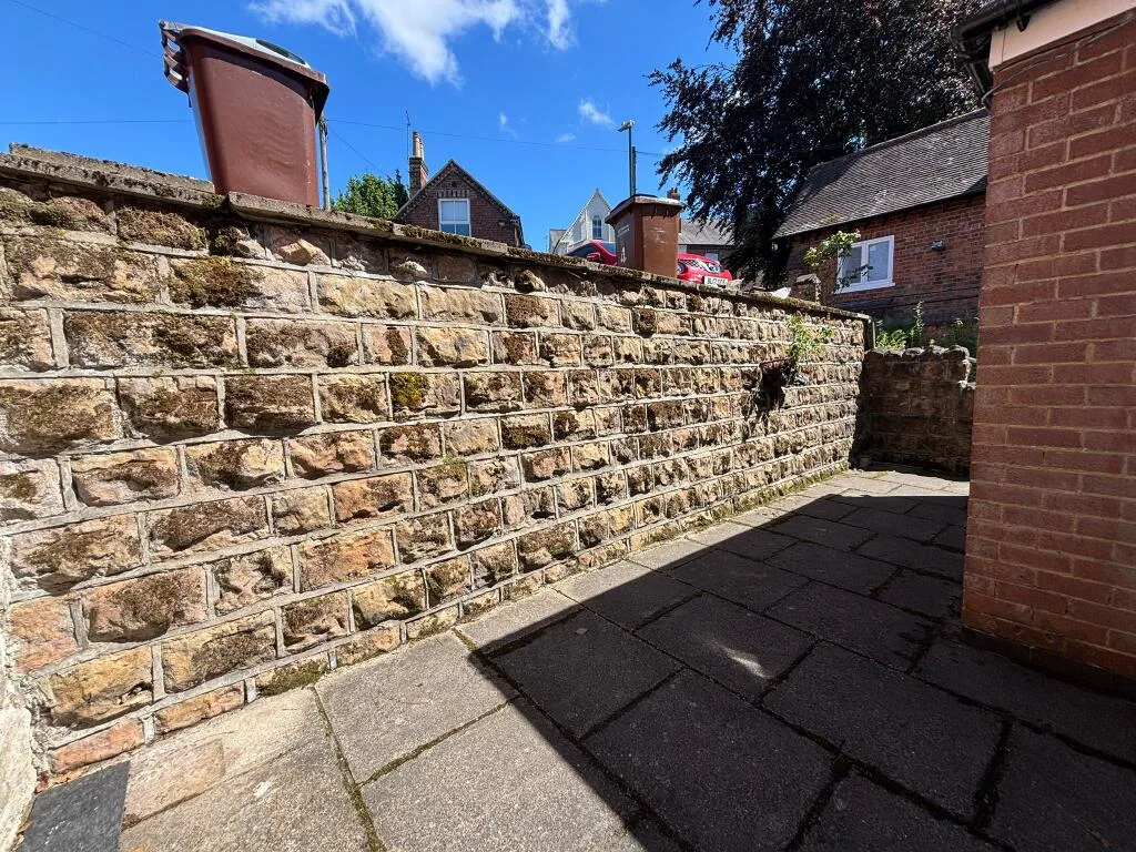 2 bedroom house for rent