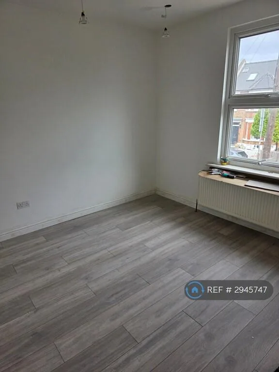 5 bedroom semi-detached house for rent
