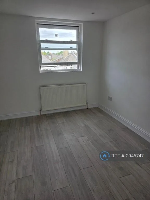 5 bedroom semi-detached house for rent