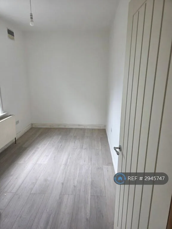 5 bedroom semi-detached house for rent