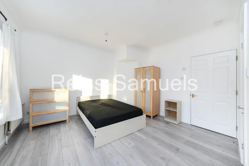 5 bedroom town house for rent