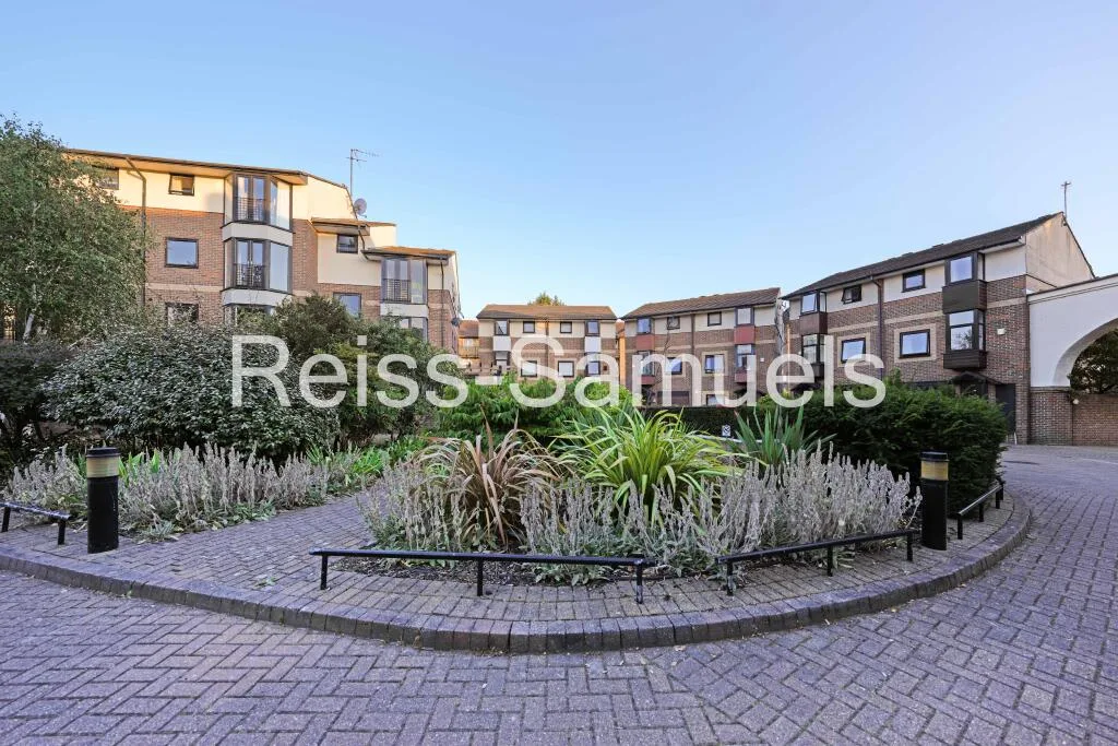 5 bedroom town house for rent