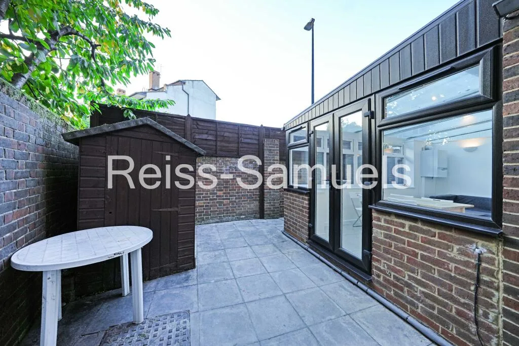 5 bedroom town house for rent