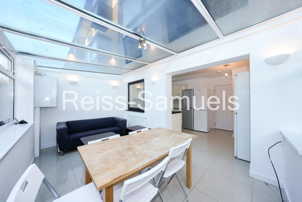 5 bedroom town house for rent