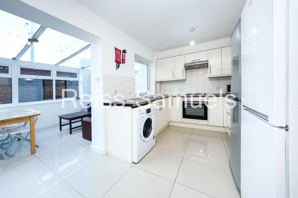 5 bedroom town house for rent