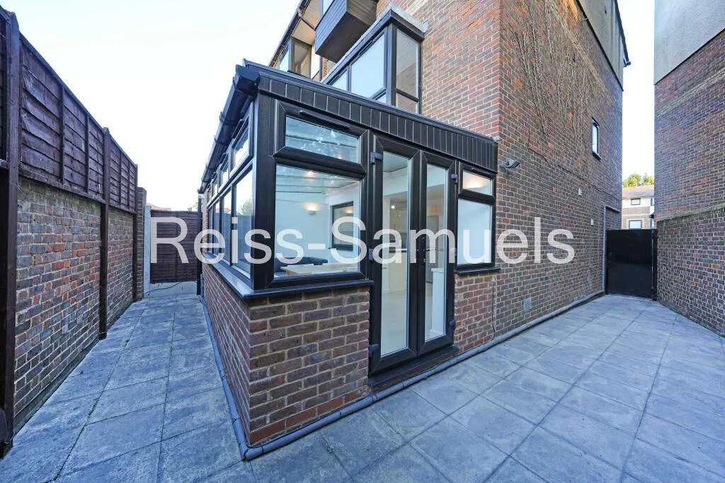 5 bedroom town house for rent