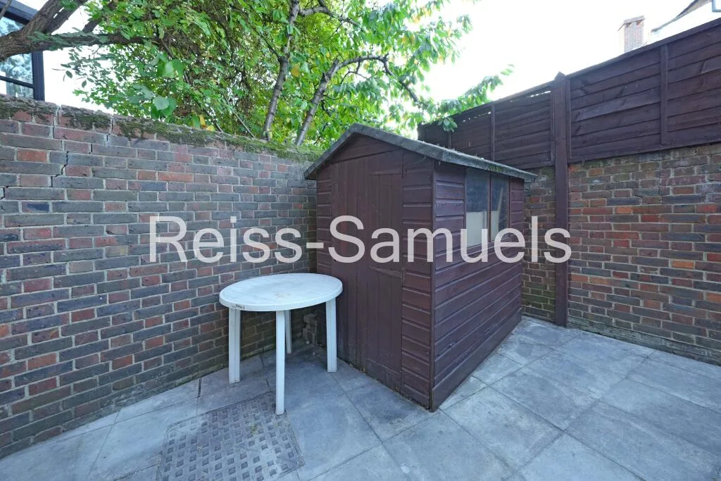 5 bedroom town house for rent