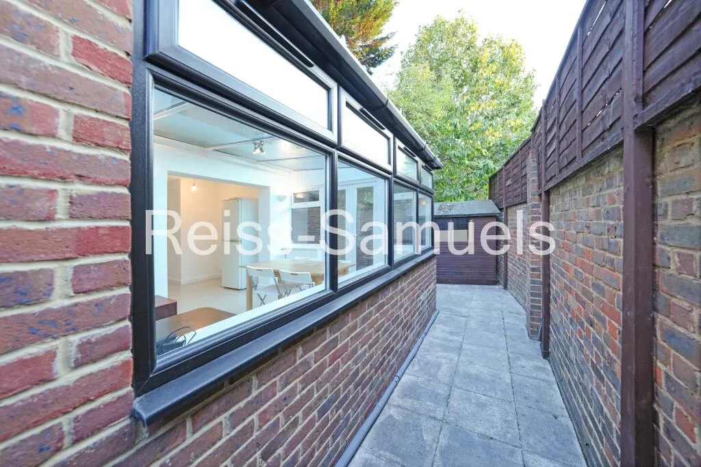 5 bedroom town house for rent