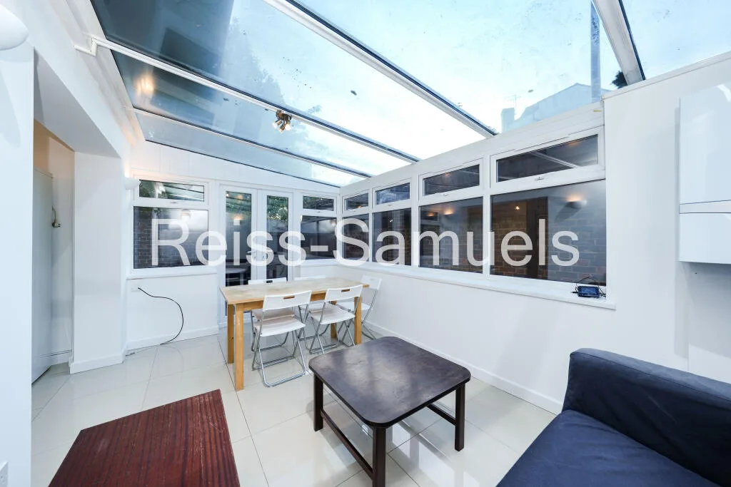 5 bedroom town house for rent