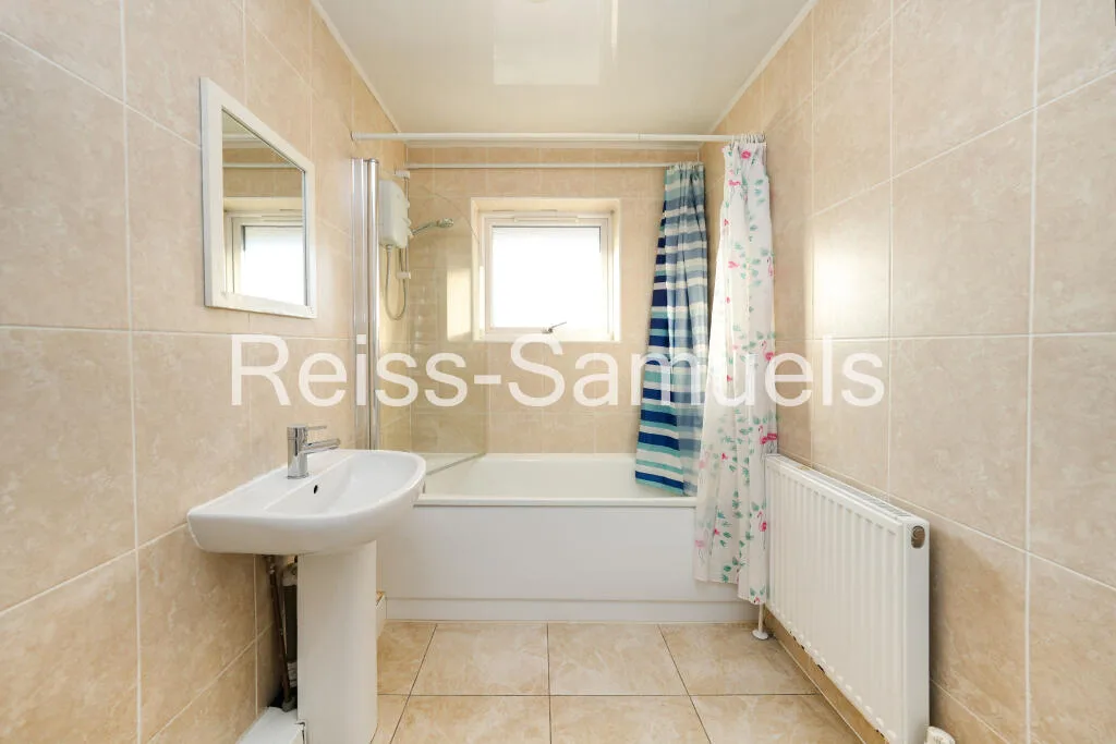 5 bedroom town house for rent