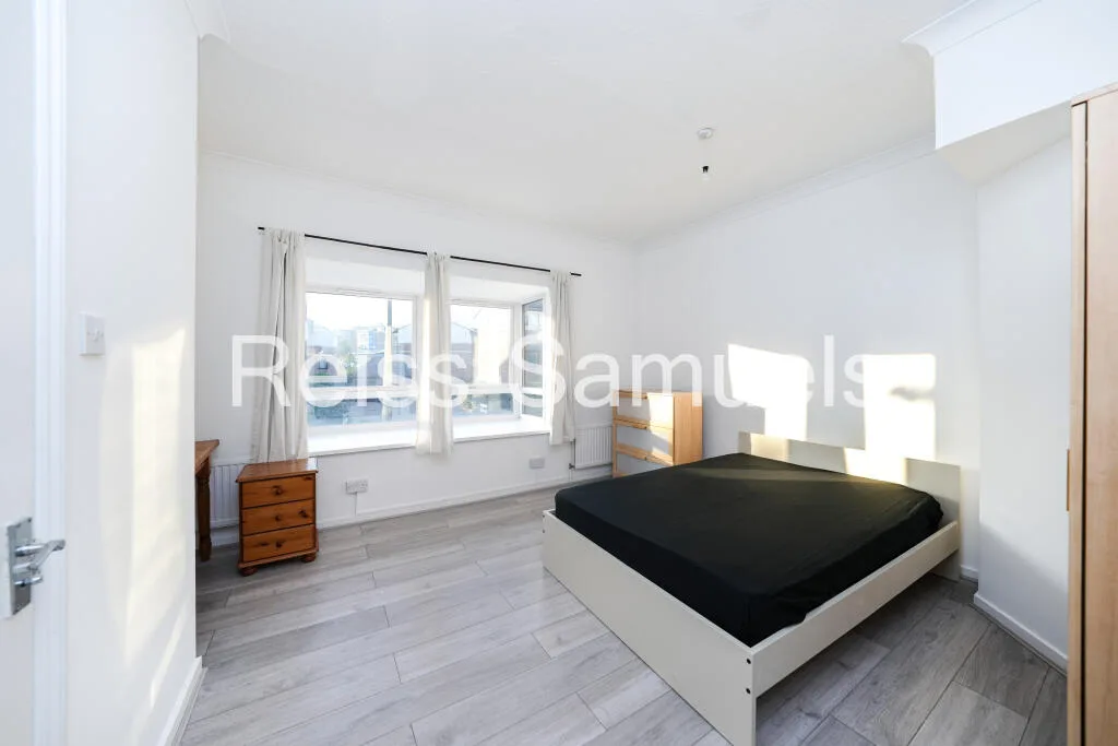 5 bedroom town house for rent
