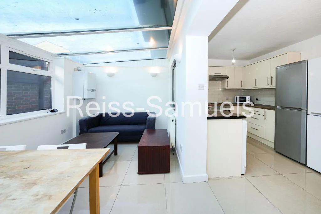 5 bedroom town house for rent