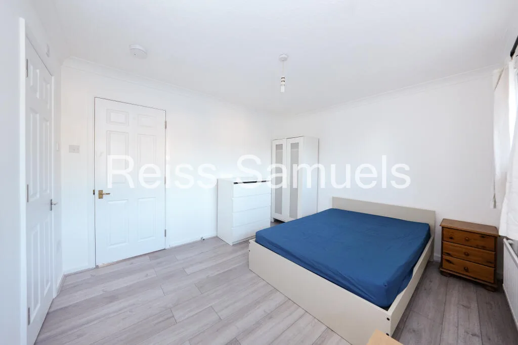 5 bedroom town house for rent