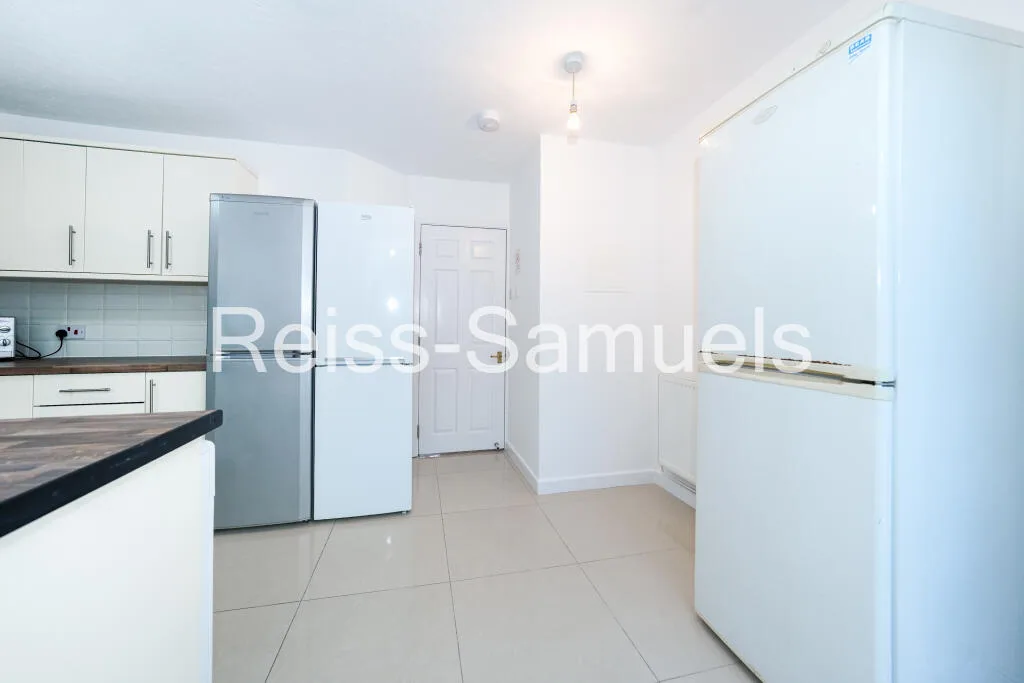 5 bedroom town house for rent